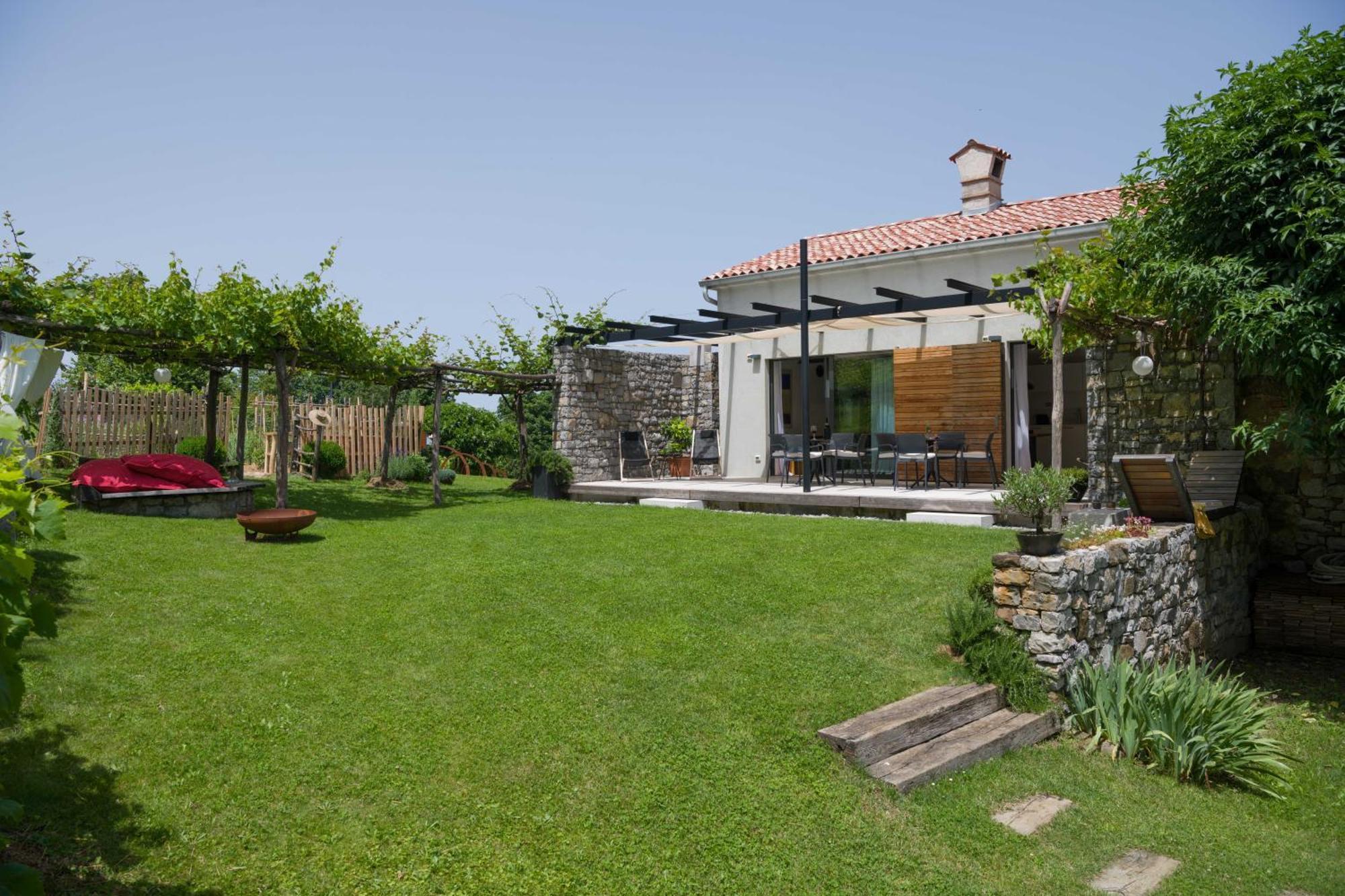 Villa Artes With Free Hot Tub & Sauna Branik Dış mekan fotoğraf