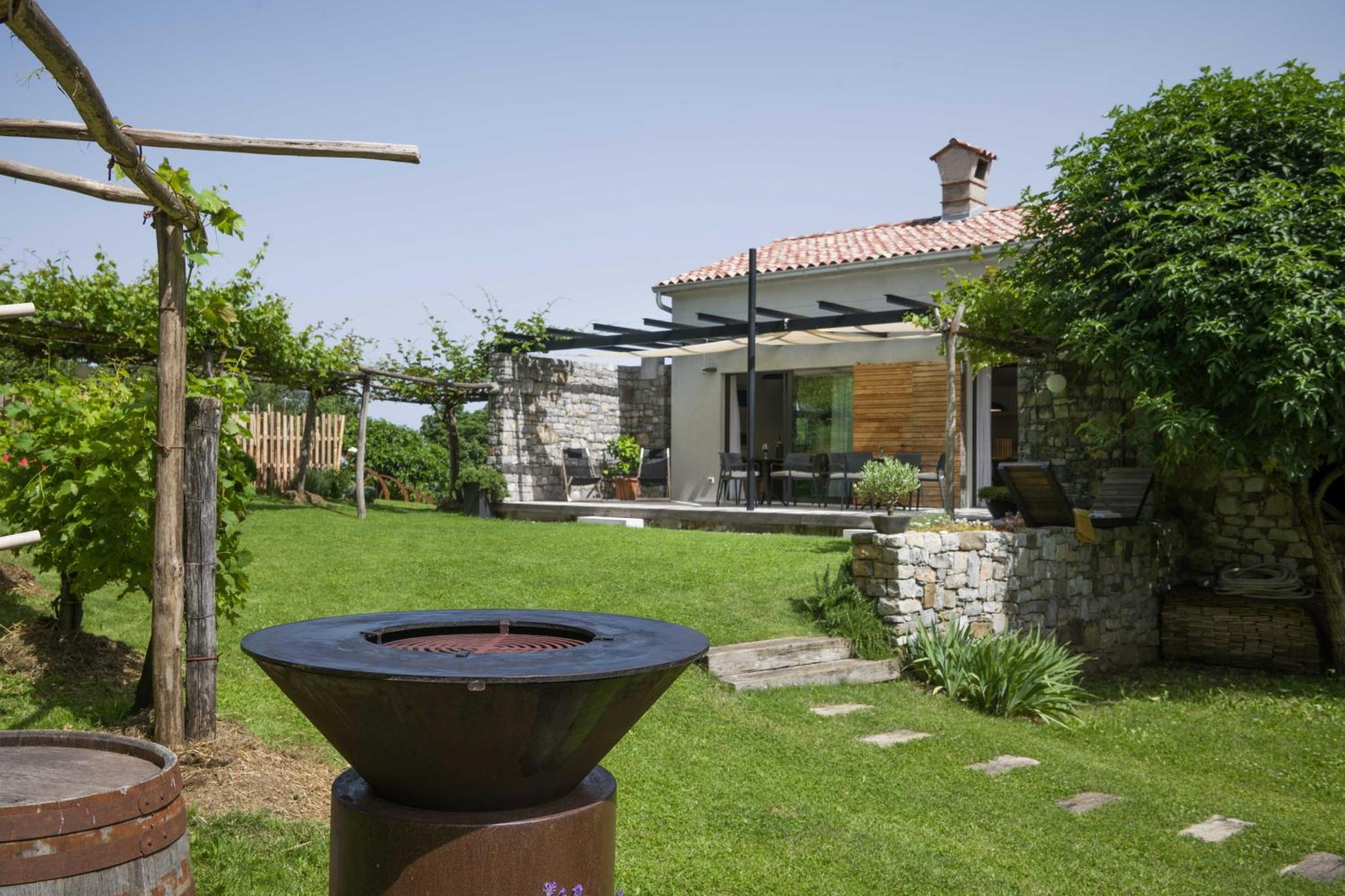 Villa Artes With Free Hot Tub & Sauna Branik Dış mekan fotoğraf